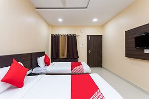OYO 28247 Hotel SMR Palace
