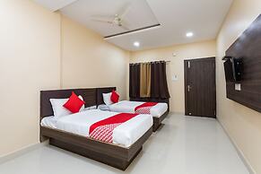 OYO 28247 Hotel SMR Palace