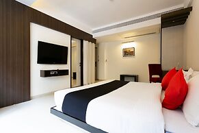 Capital O 45587 The Roa Hotel