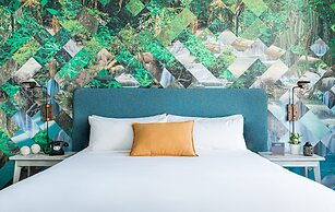 Canvas Moncton, Tapestry Collection by Hilton