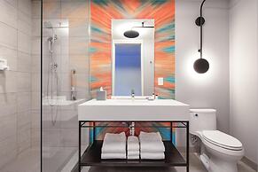 Canvas Moncton, Tapestry Collection by Hilton