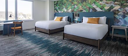 Canvas Moncton, Tapestry Collection by Hilton