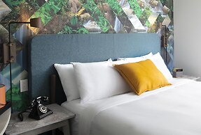Canvas Moncton, Tapestry Collection by Hilton