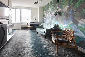 Canvas Moncton, Tapestry Collection by Hilton
