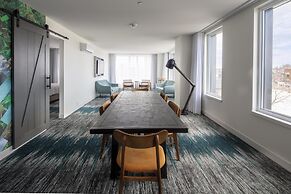Canvas Moncton, Tapestry Collection by Hilton