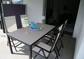Beautiful Lake-view Apartment