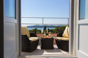 Arena & Seaview Luxurious Residence