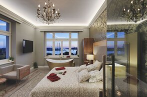 Arena & Seaview Luxurious Residence
