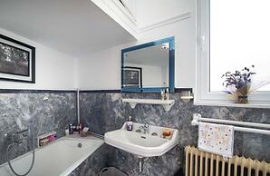 Classic Central Athinian Apartment