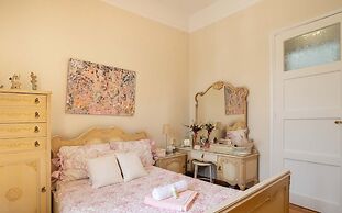 Classic Central Athinian Apartment