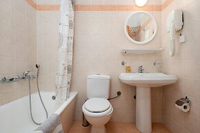 Adonis Hotel