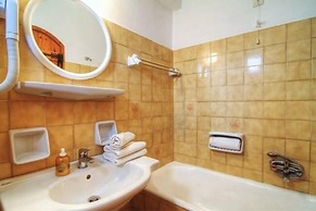 Adonis Hotel