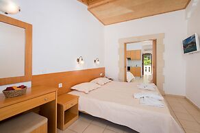 Adonis Hotel