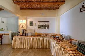 Adonis Hotel