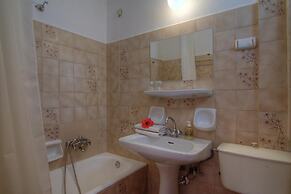 Adonis Hotel