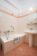 Adonis Hotel