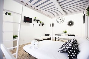 Home Hotel -  Anacreonte 7