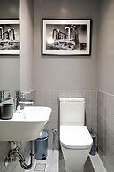 Art in Athens Suite