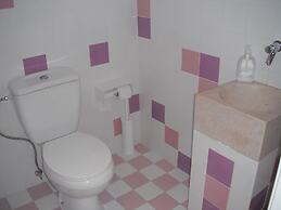 70's Hostel