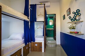 Casa del Puerto Hostel & Suites