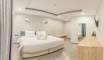 Peppery Hills Hotel