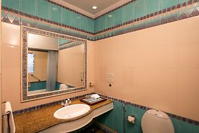 Coconut Grove Beach Resort