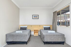 Midlander Motor Inn