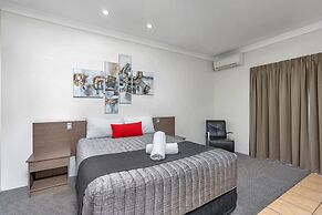 Midlander Motor Inn