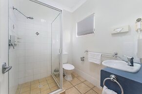 Midlander Motor Inn