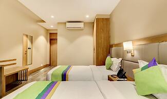 Treebo Radhe Palace, Lake Town