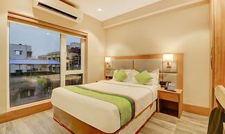 Treebo Radhe Palace, Lake Town