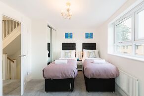 Sherlock Modern Home by Svelte Living