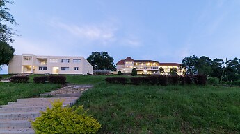 Golf Lane Hotel
