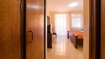 Golf Lane Hotel