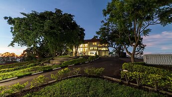 Golf Lane Hotel