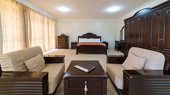 Golf Lane Hotel