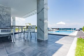 Crystal villas & suites