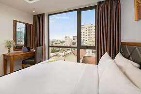 La Beach Hotel