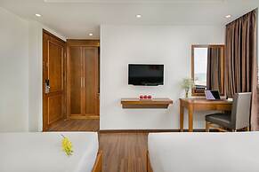 La Beach Hotel