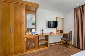 La Beach Hotel