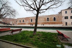 Venezianamente - Casa dei Leoni Canal
