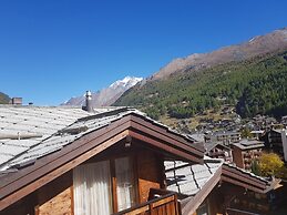 Center Chalet Flat