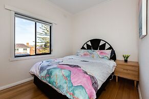Lighthouse Cozy 2BDR with CITY VIEWS