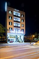 Cozi9 Theme Hotel