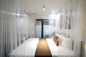 Cozi9 Theme Hotel