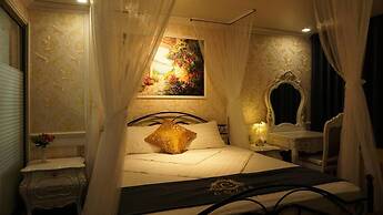 Cozi9 Theme Hotel