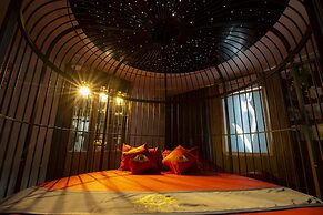 Cozi9 Theme Hotel