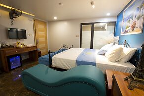 Cozi9 Theme Hotel
