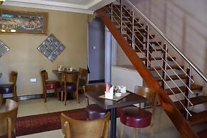 Triple Palms Bed and Breakfast