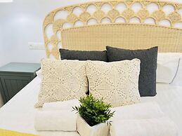 Gerani Deluxe Houses with Sea View